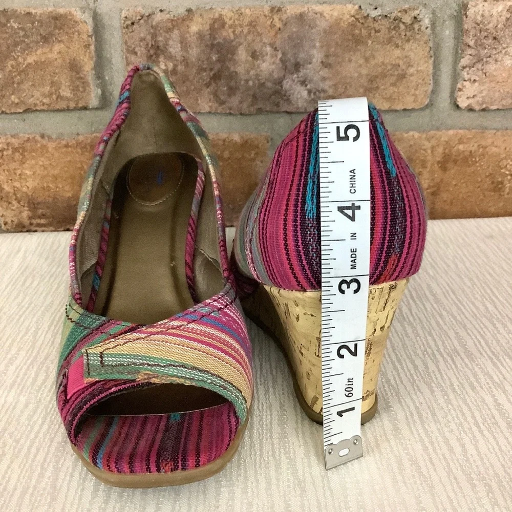 LIFE STRIDE “Velocity” Memory Foam Wedge Striped Sandals